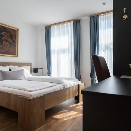Alt-emder Burgerhaus Hotel 3*