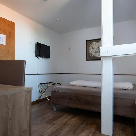 Alt-emder Burgerhaus Hotel 3*
