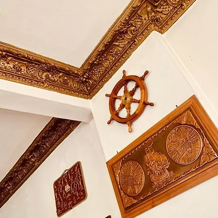 מלון Alt-emder Buergerhaus אמדן