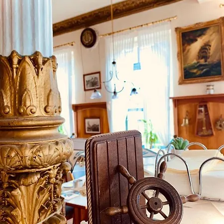 Alt-emder Buergerhaus אמדן