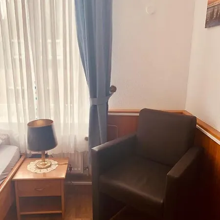 Alt-emder Buergerhaus إمدن