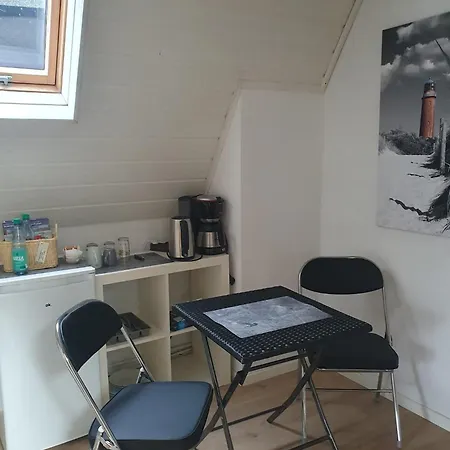 מלון Alt-emder Buergerhaus 3*