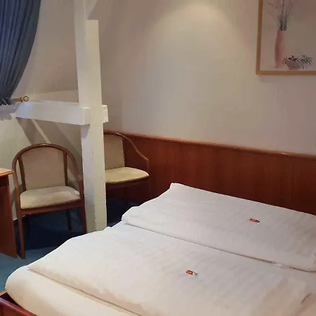 فندق Alt-emder Buergerhaus 3*